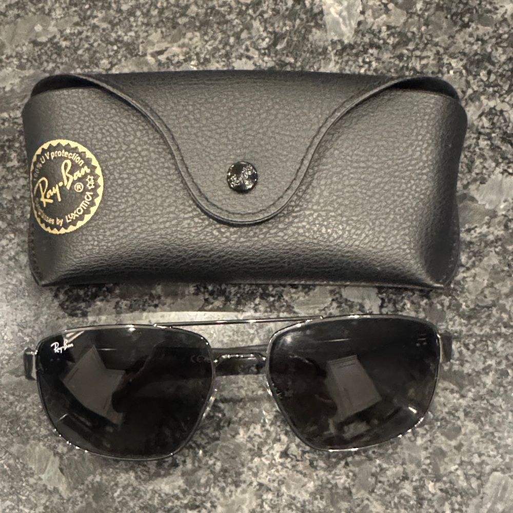 Ray-Ban Black Aviator Sunglasses with Case